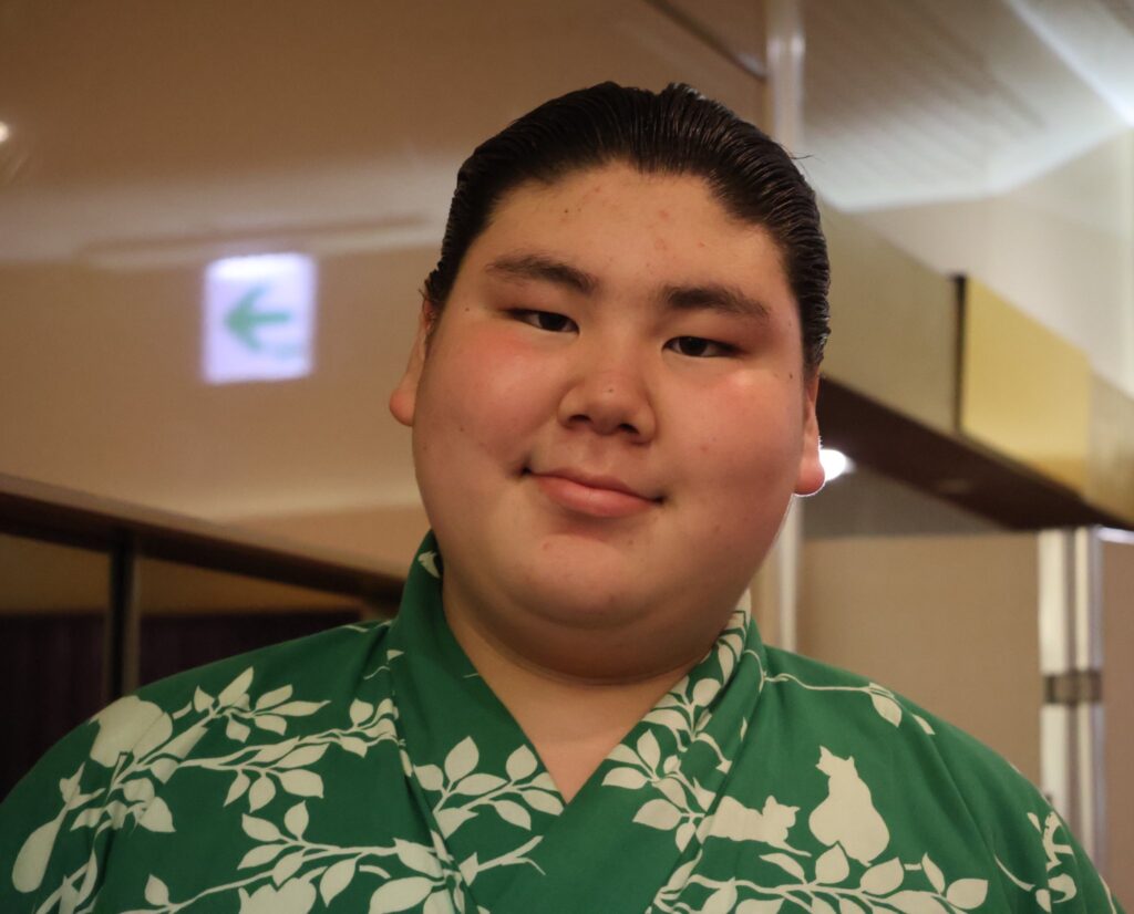 二子山部屋の菊池は辞め た？タックルのような押しが魅力か！